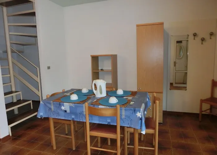 Апартаменти Cozy Flat With Pool Access Бібіоне