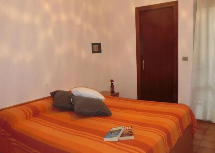 Cozy Flat With Pool Access