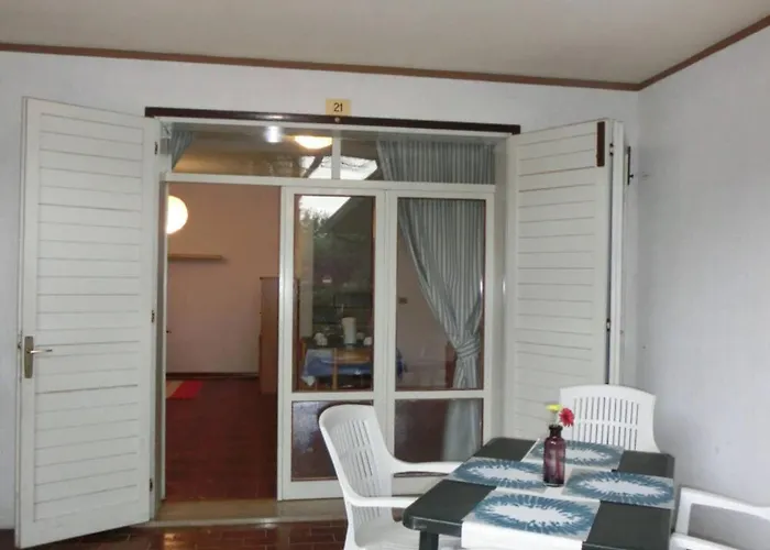 Cozy Flat With Pool Access Апартаменти *