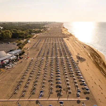 Cozy Flat With Pool Access