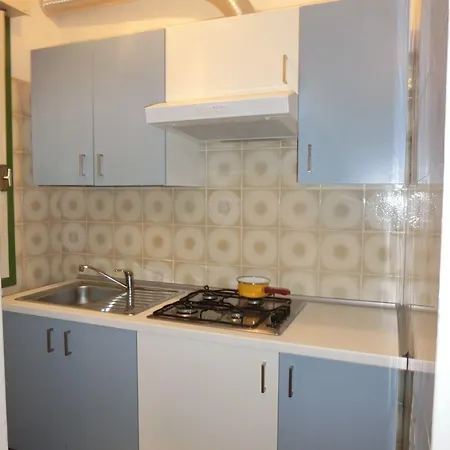 Two Story House With Enclosed Garden Apartman *