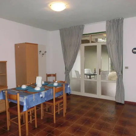 Two Story House With Enclosed Garden Appartement