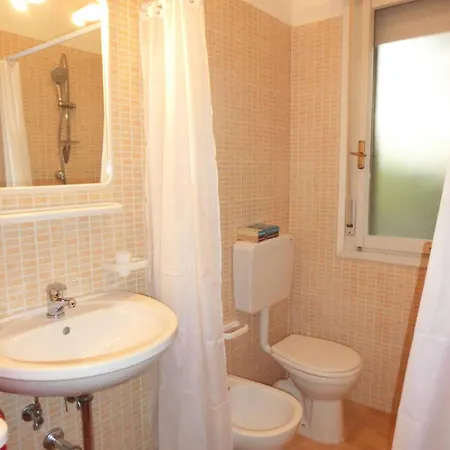 Two Story House With Enclosed Garden Apartamento *