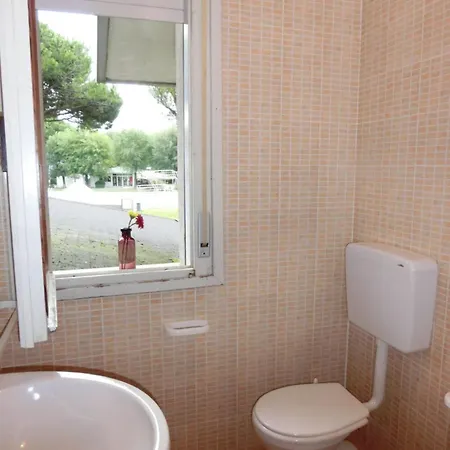 Two Story House With Enclosed Garden Appartement