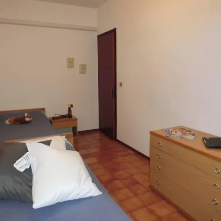 Two Story House With Enclosed Garden Appartement *