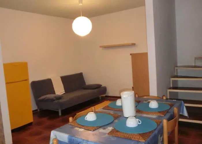 Cozy Flat With Pool Access