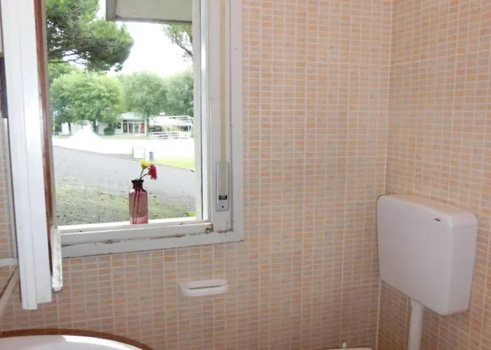 Cozy Flat With Pool Access شقة